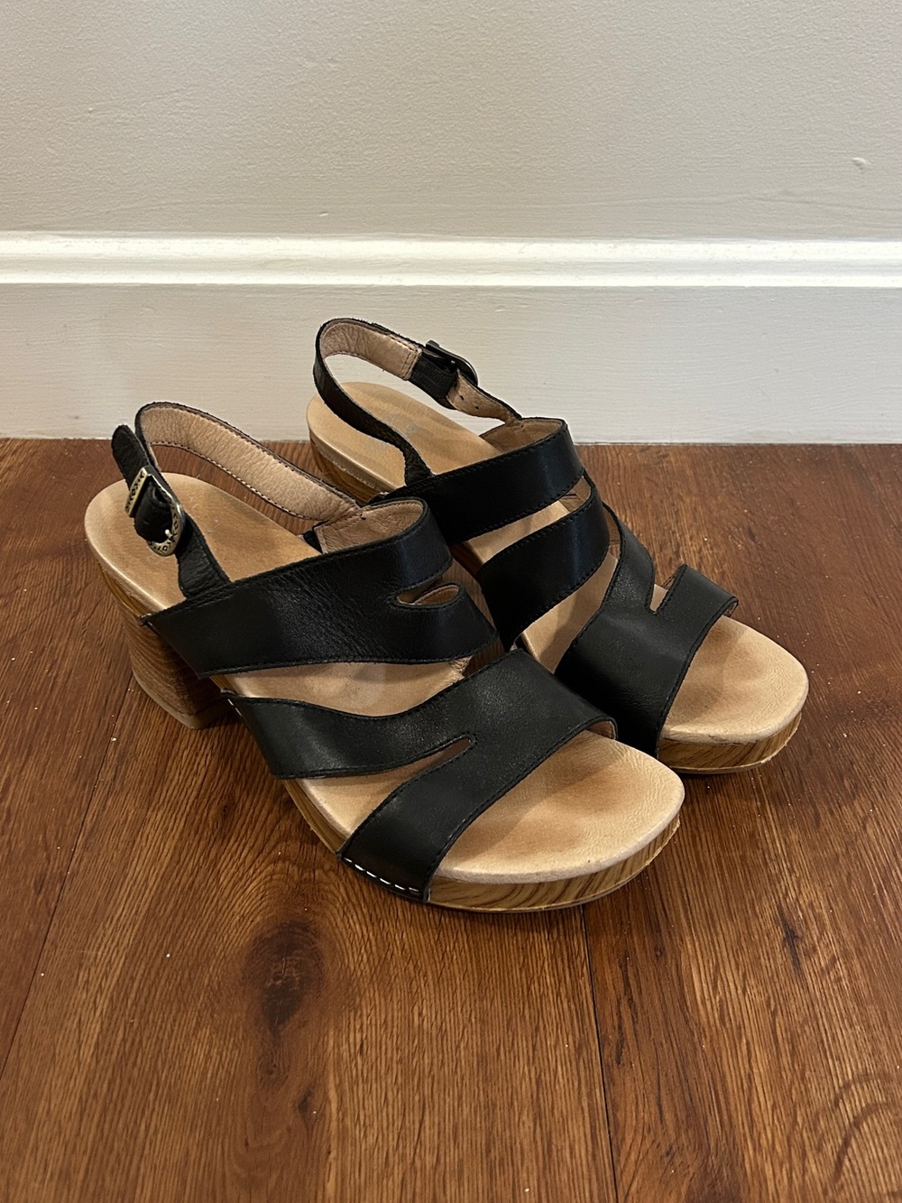 EUC Women's Dansko Black Leather Strappy Slingback Sandals